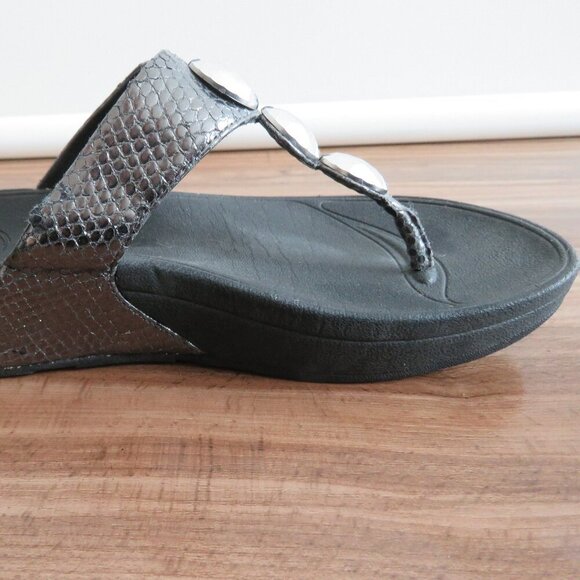 FITFLOP Petra Thong Toe Post Flip Flop Sandals in Metallic Pewter Snake Print - Picture 12 of 12